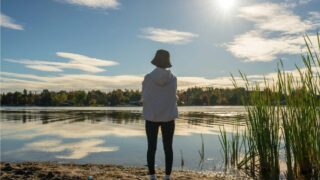 沈黙を埋めたくなるクセが、FXのポジポジ病につながっていた話~日常のくせとFXの意外な関係~